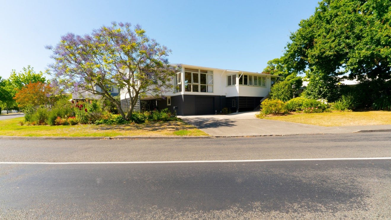 18 McHardy Street, Havelock North, Havelock North - Carousel 28