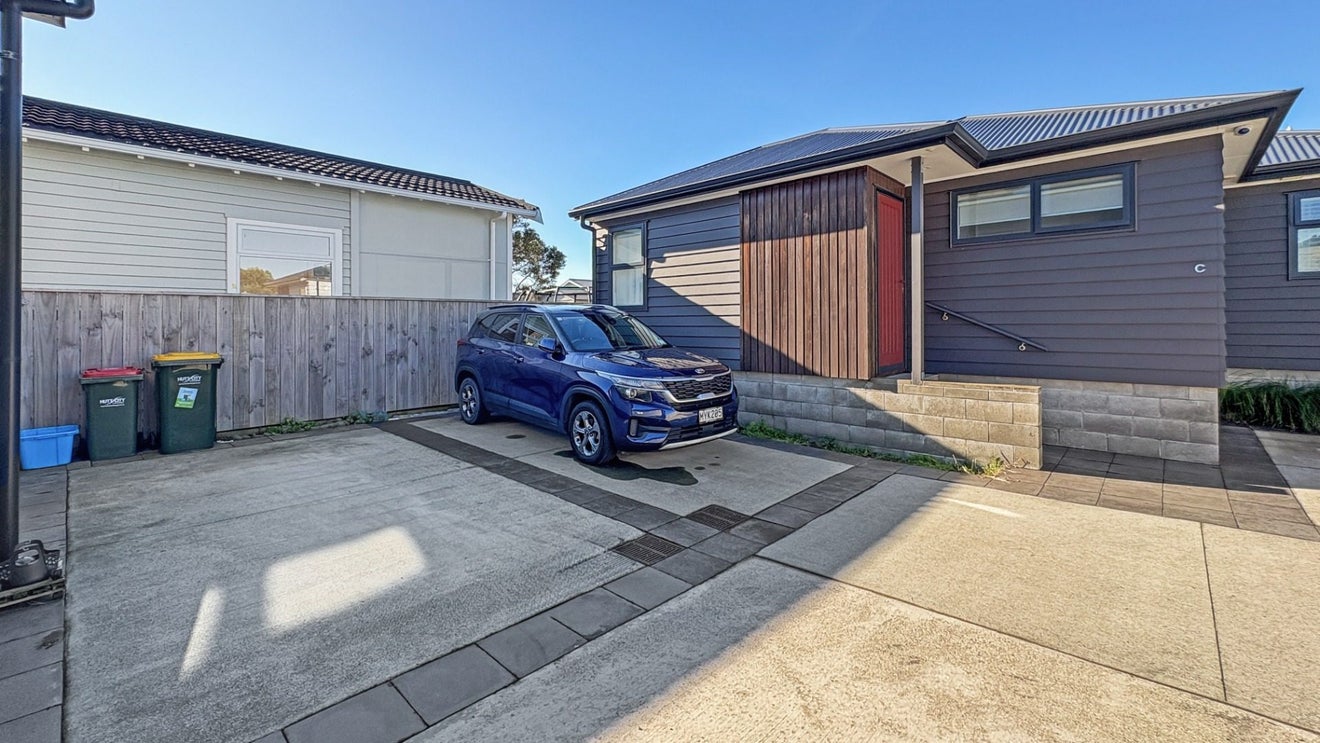 146B Cuba Street, Petone, Lower Hutt - Carousel 12