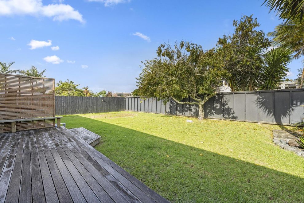 15 Buxton Street, Point Chevalier, Auckland - Carousel 2