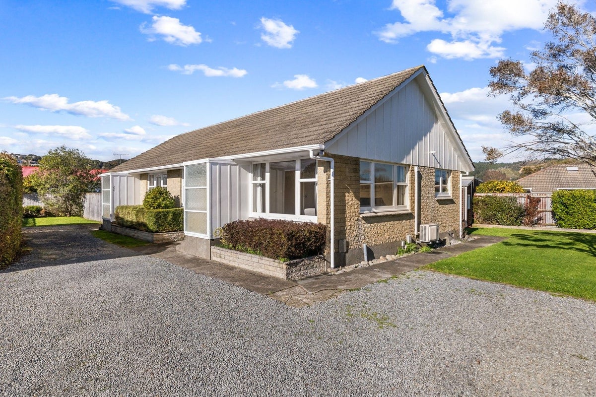 20 Parera Grove, Heretaunga, Upper Hutt - Carousel 1