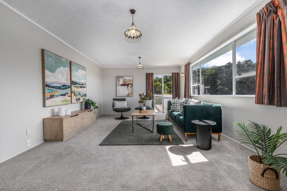 10 Bosun Terrace, Whitby, Porirua - Carousel 2
