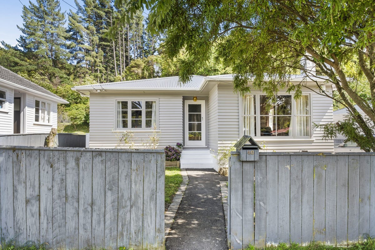 40 Lees Grove, Wainuiomata, Lower Hutt - Carousel 1