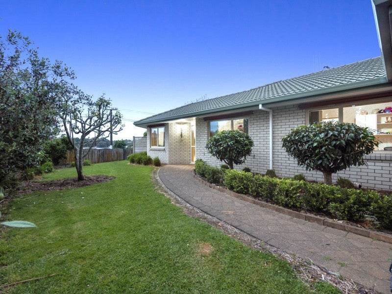 17 Pampas Grove, Welcome Bay, Tauranga - Carousel 1