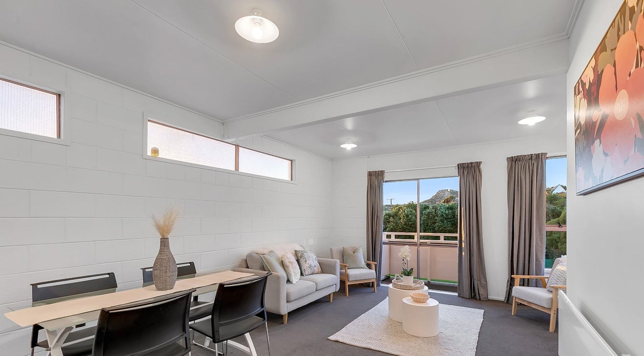 4/12 Thornley Street, Titahi Bay, Porirua - Carousel 1