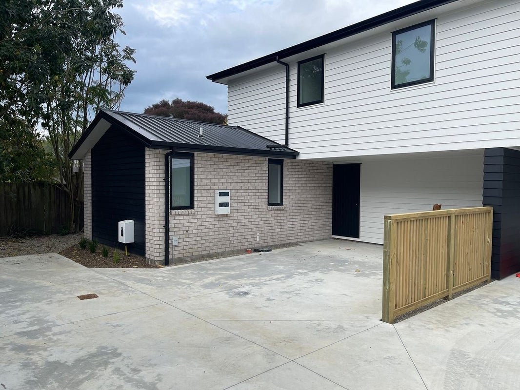 2/3 Clarkin Road, Fairfield, Hamilton - Carousel 1