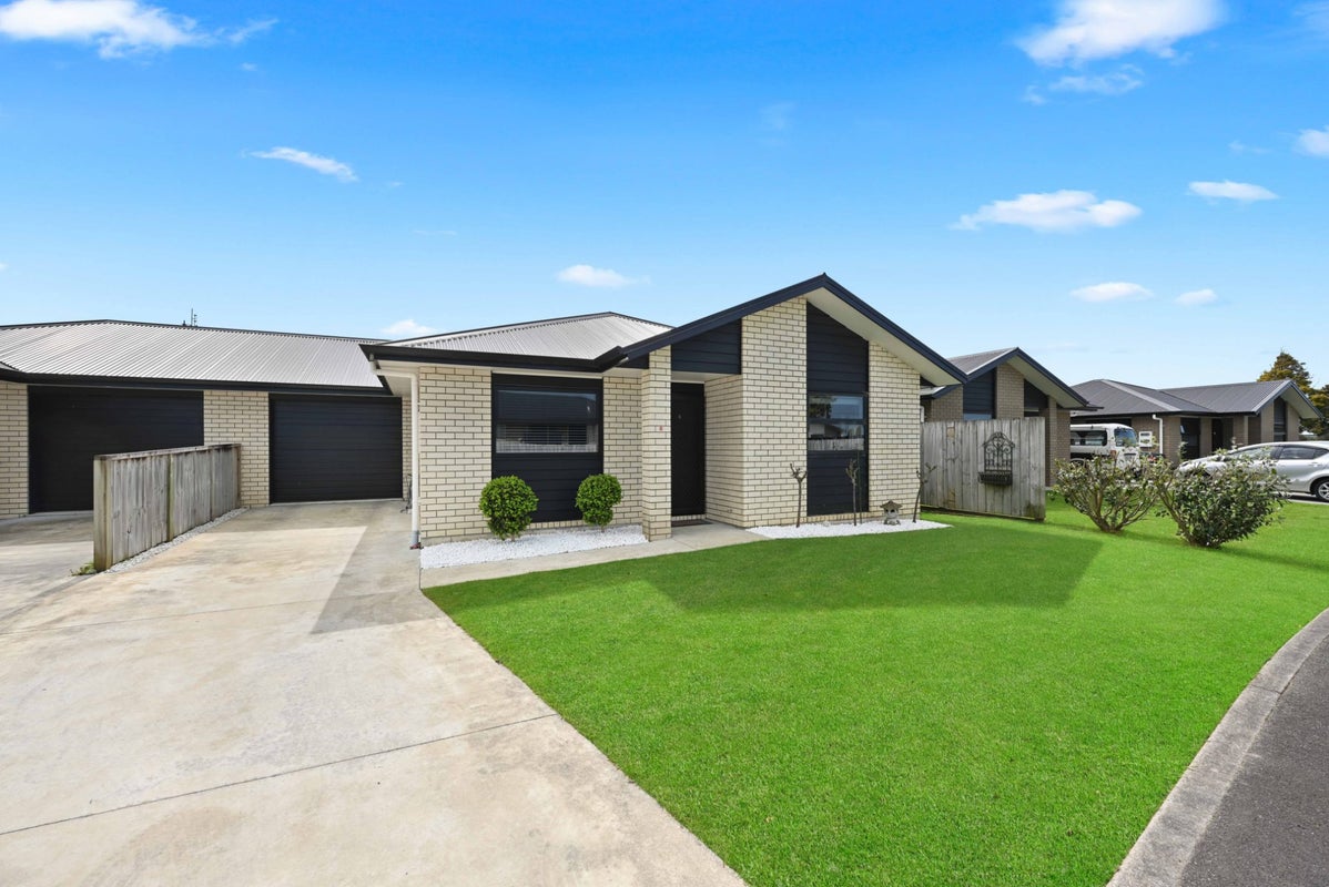 8/11 Errol Close, Burbush, Hamilton - Carousel 1