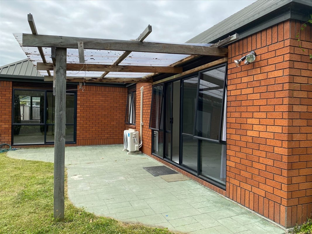 2/4 Betwin Avenue, Sockburn, Christchurch - Carousel 2