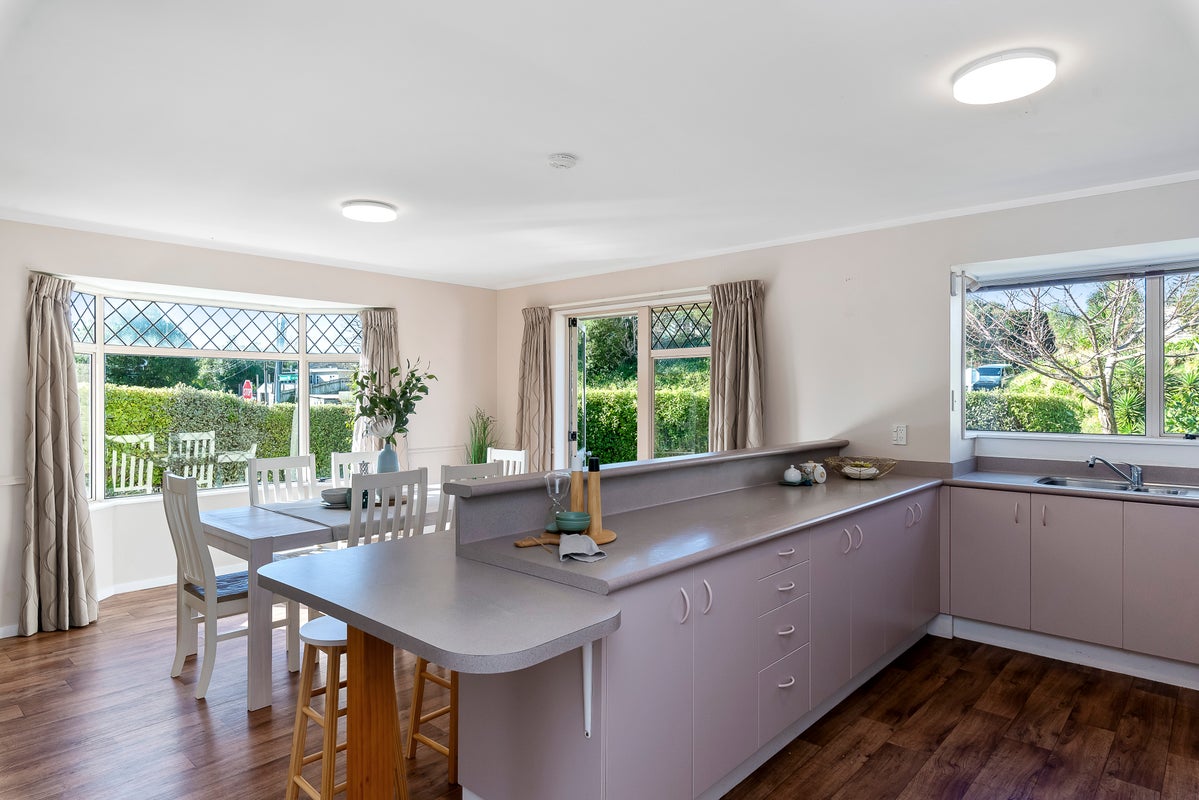 10 Tiromoana Road, Raumati South, Paraparaumu - Carousel 2