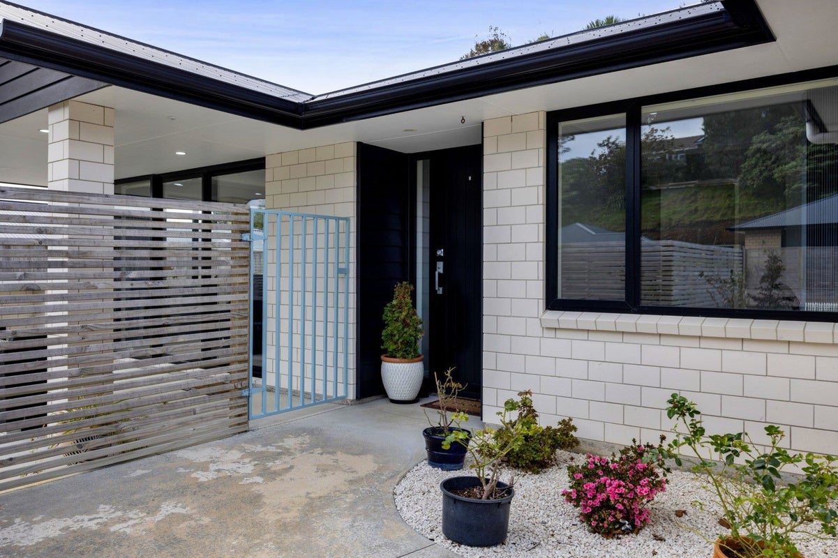 6 Frederick Place, Whalers Gate, New Plymouth - Carousel 2