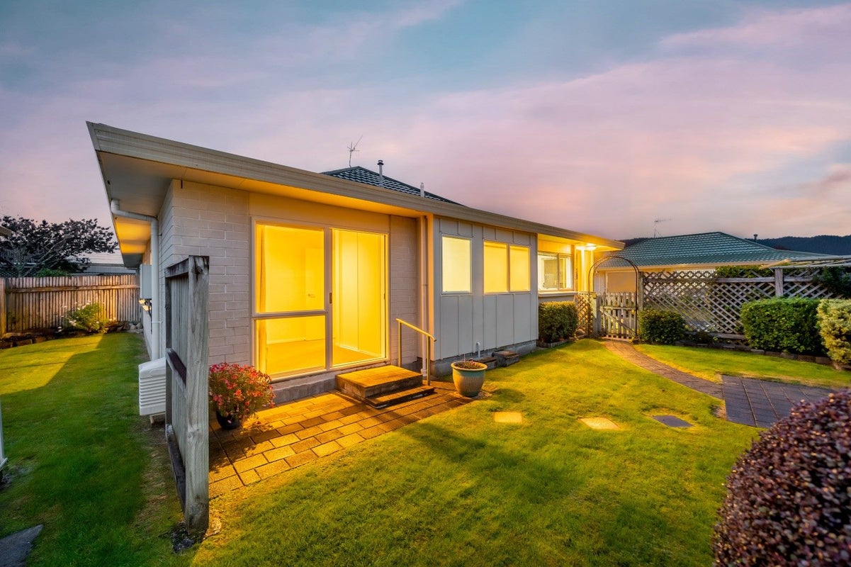 9/17 JOHN ST, TRENTHAM, UPPER HUTT - Carousel 12
