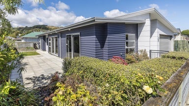 9 Davies Street, Tawa, Wellington - Carousel 1