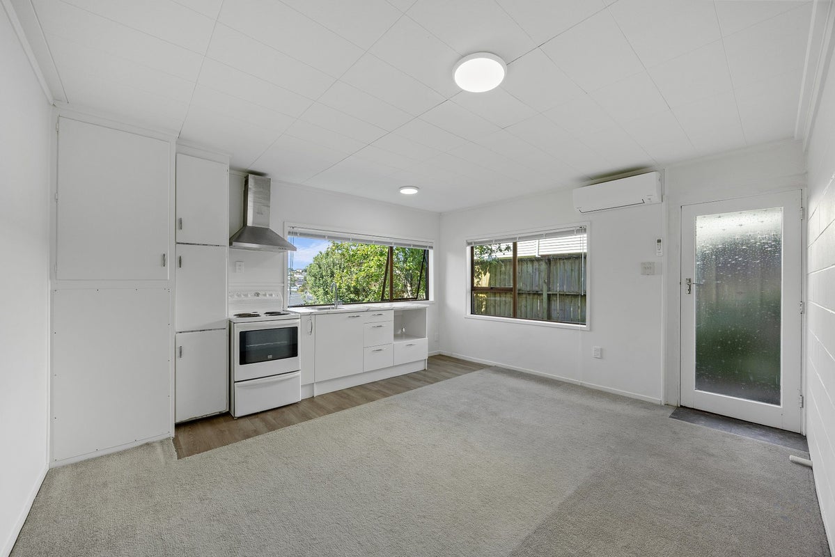 24 Dallas Place, New Windsor, Auckland - Carousel 2