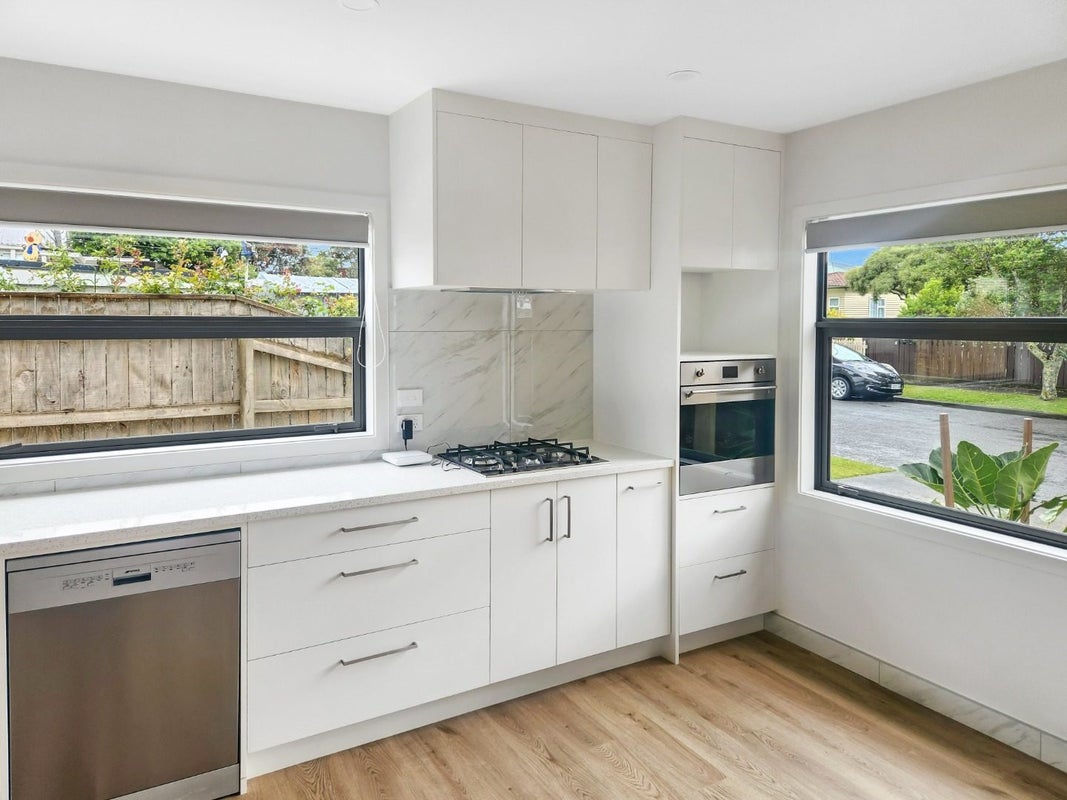6 Russell Street, Waterloo, Lower Hutt - Carousel 2