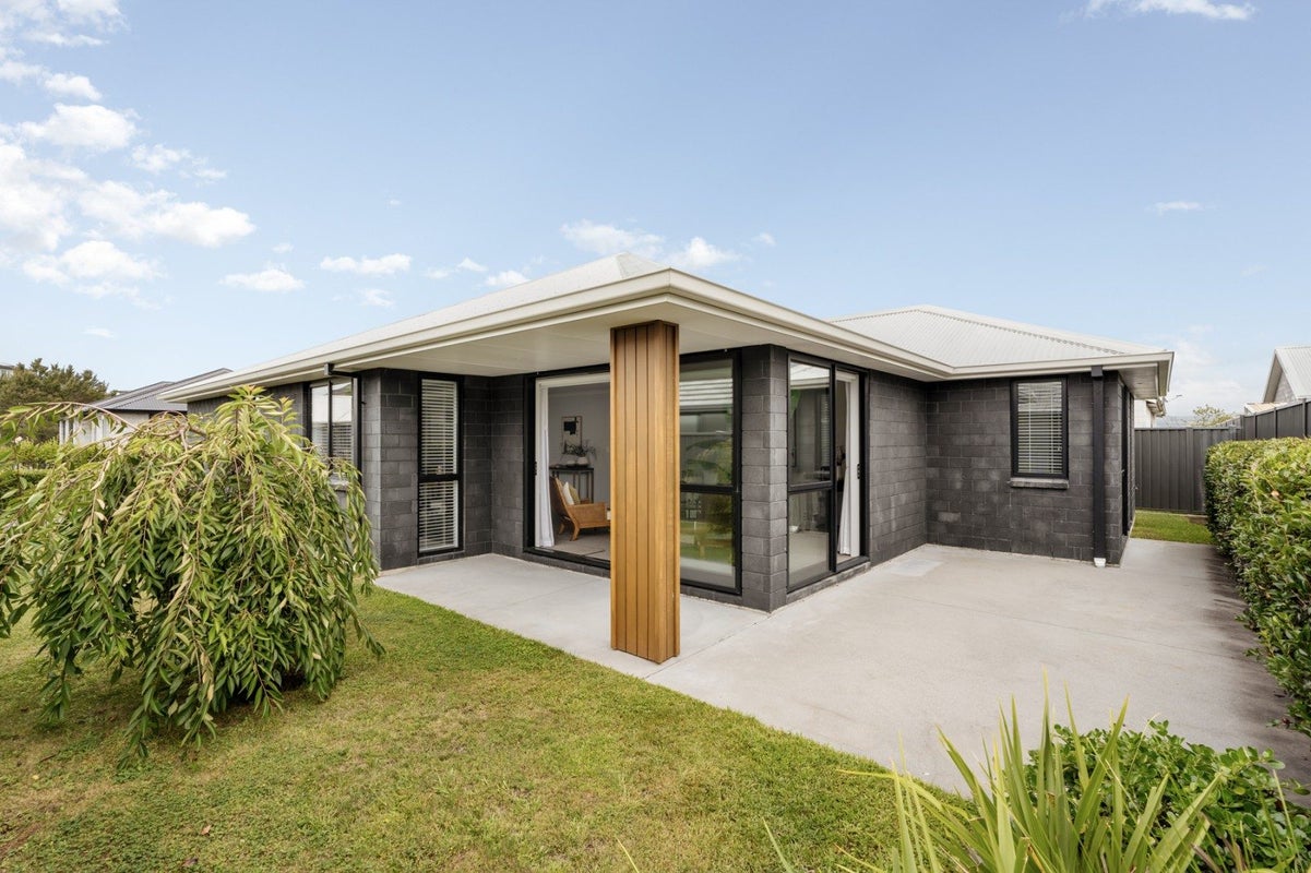8 Shannon Lane, Pyes Pa, Tauranga - Carousel 2