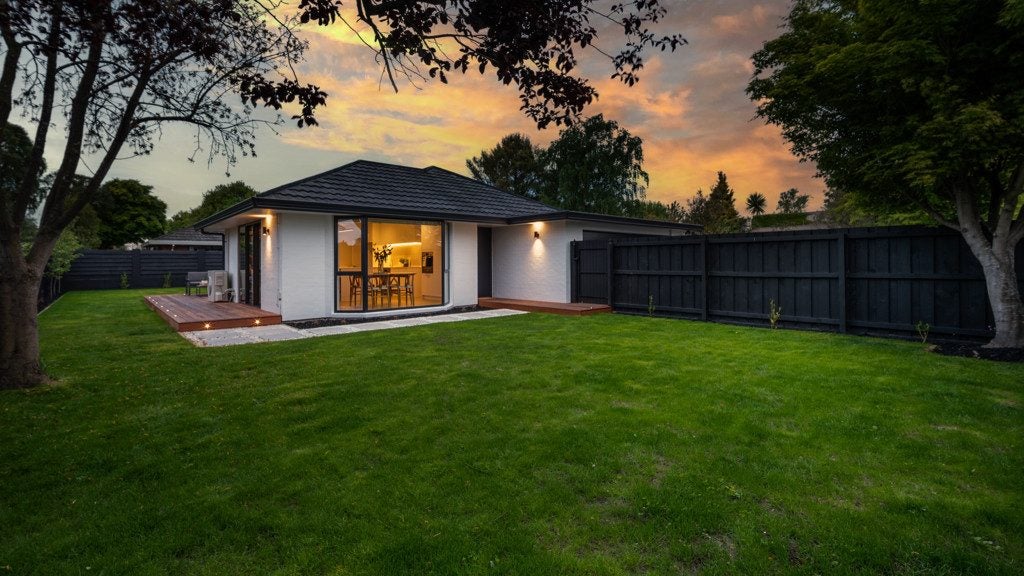 1/84 MEMORIAL AVENUE, Ilam, Christchurch - Carousel 1