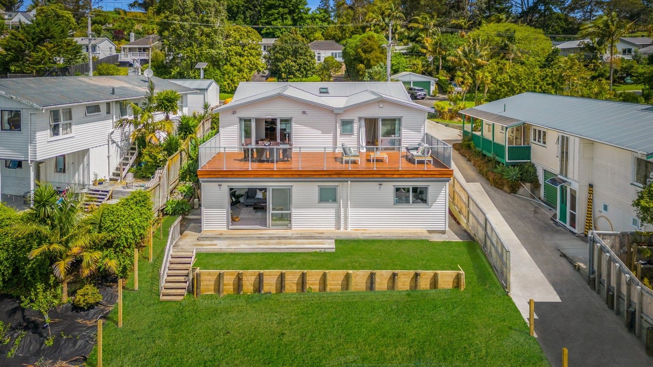15 Alexander Avenue, Torbay, Auckland - Carousel 1