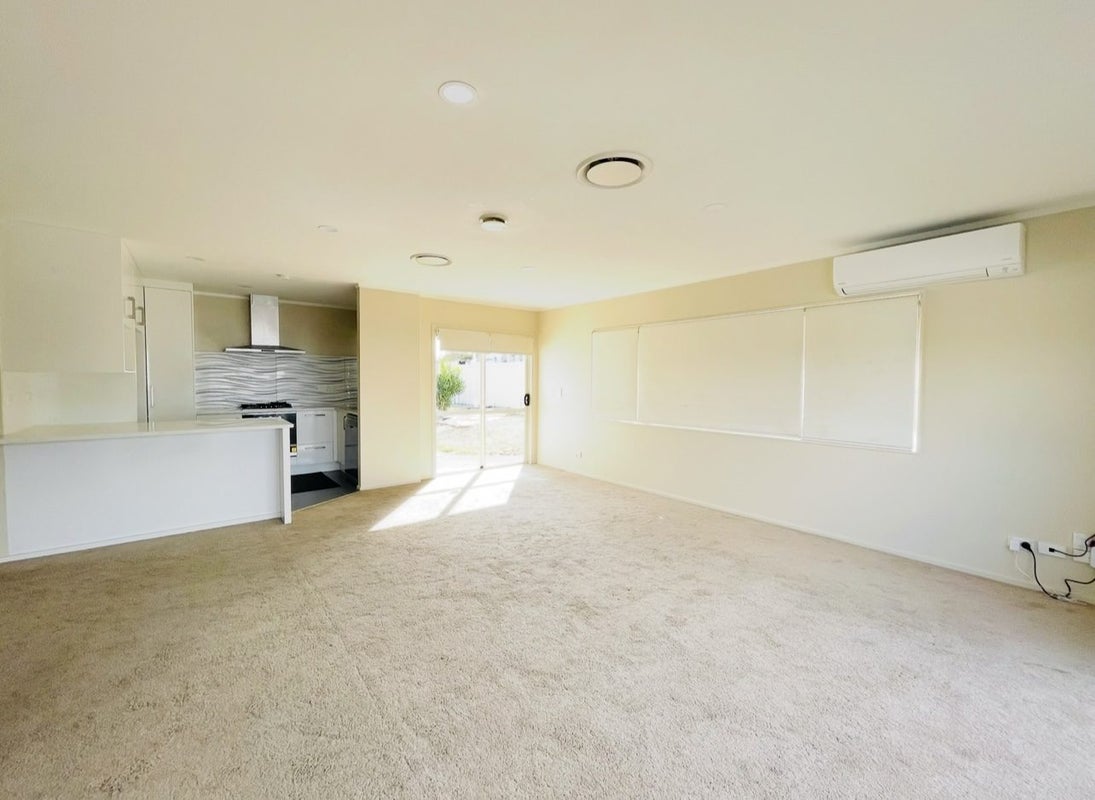 74A Farrelly Avenue, Mount Roskill, Auckland - Carousel 2