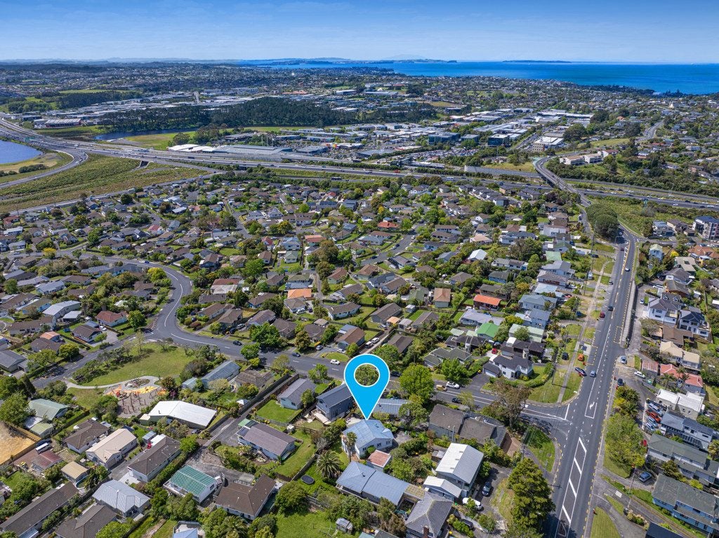 2/136 Sunset Road, Unsworth Heights, Auckland - Carousel 23
