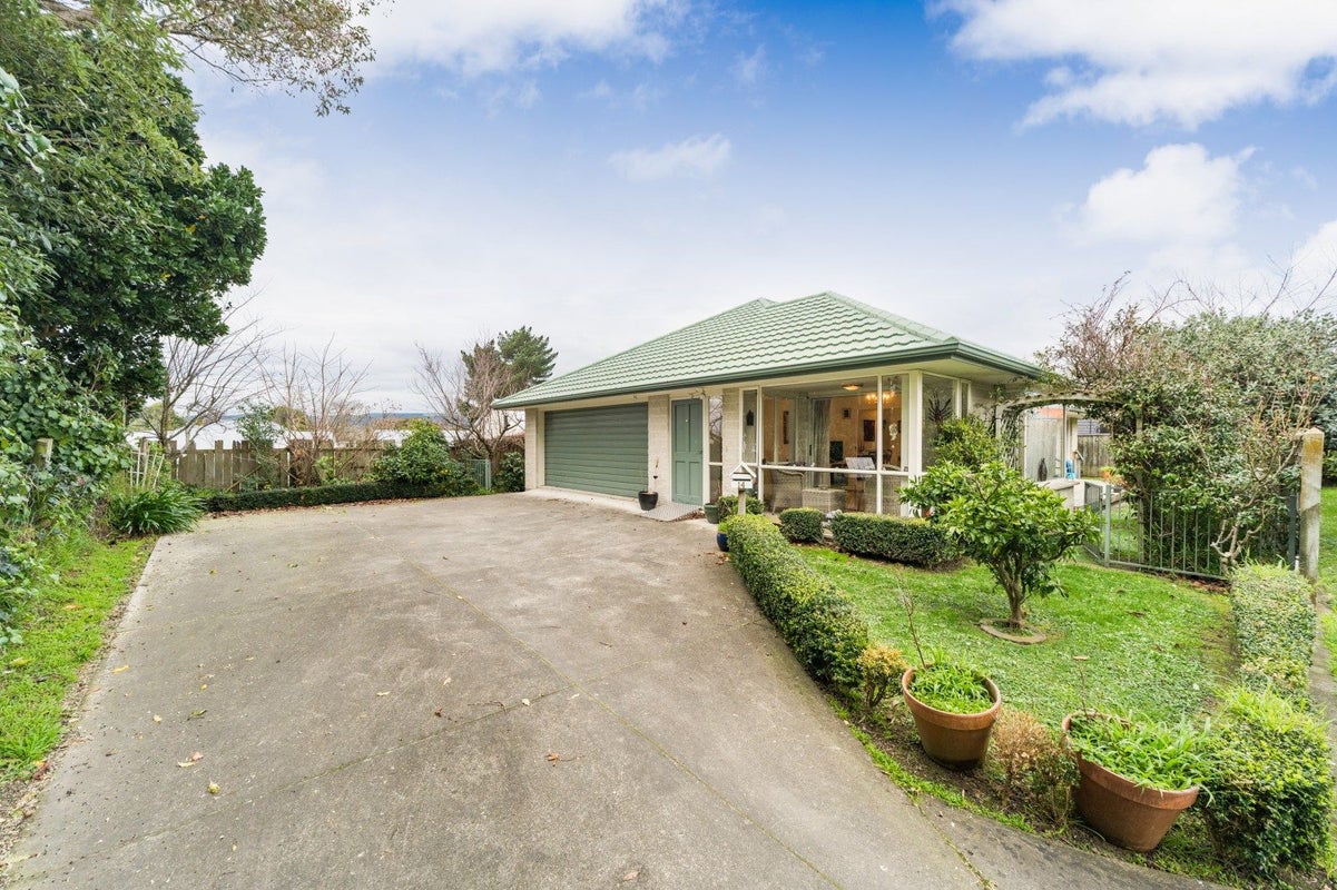 14 Scandia Court, Hokowhitu, Palmerston North - Carousel 1