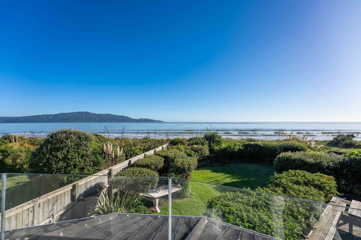 17 Oratia Street, Waikanae Beach, Waikanae - Carousel 1