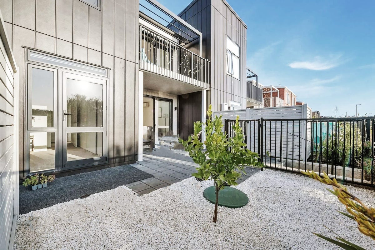 48 Whimbrel Road, Flat Bush, Auckland - Carousel 2