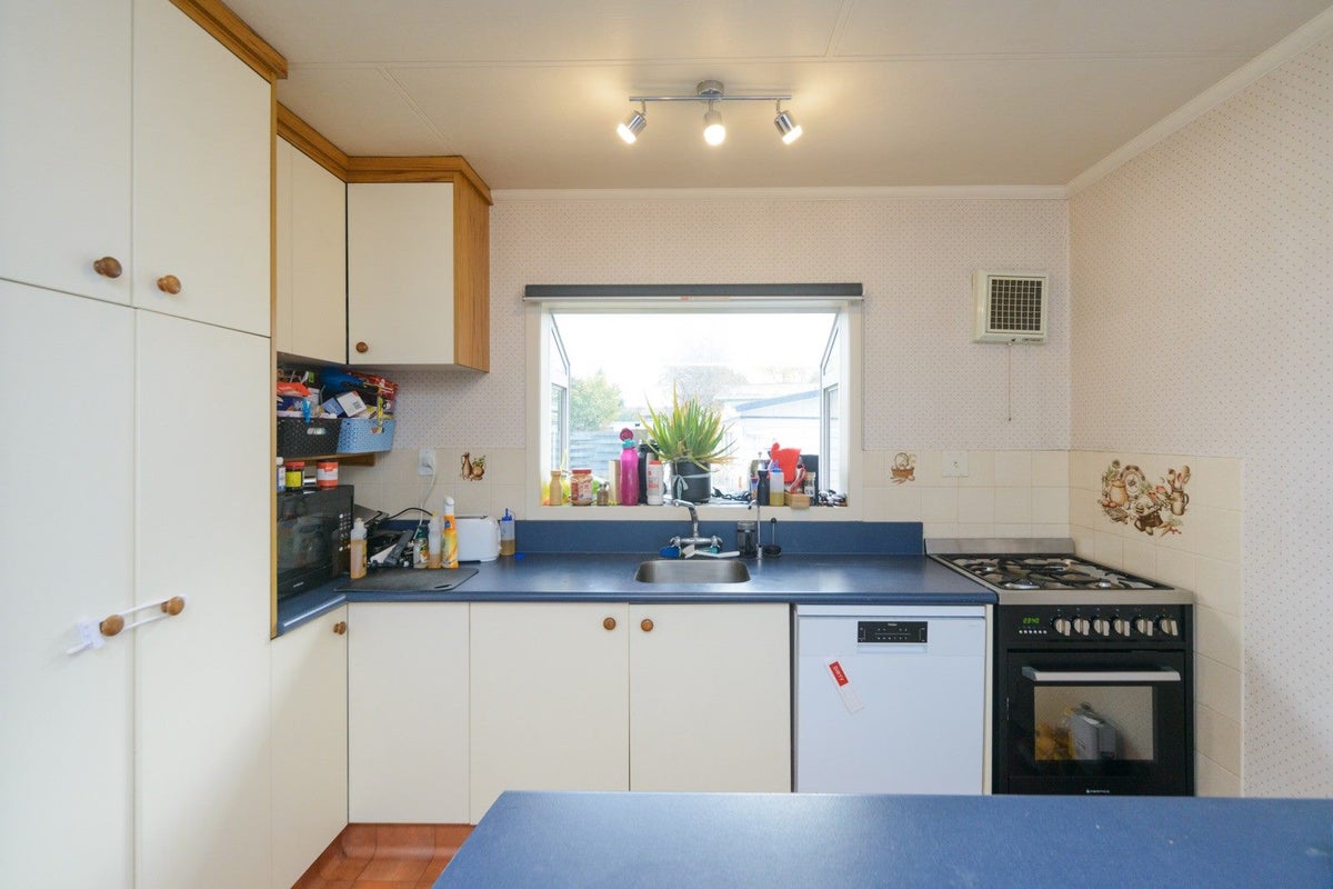 27 Pinedale Parade, Milson, Palmerston North - Carousel 2