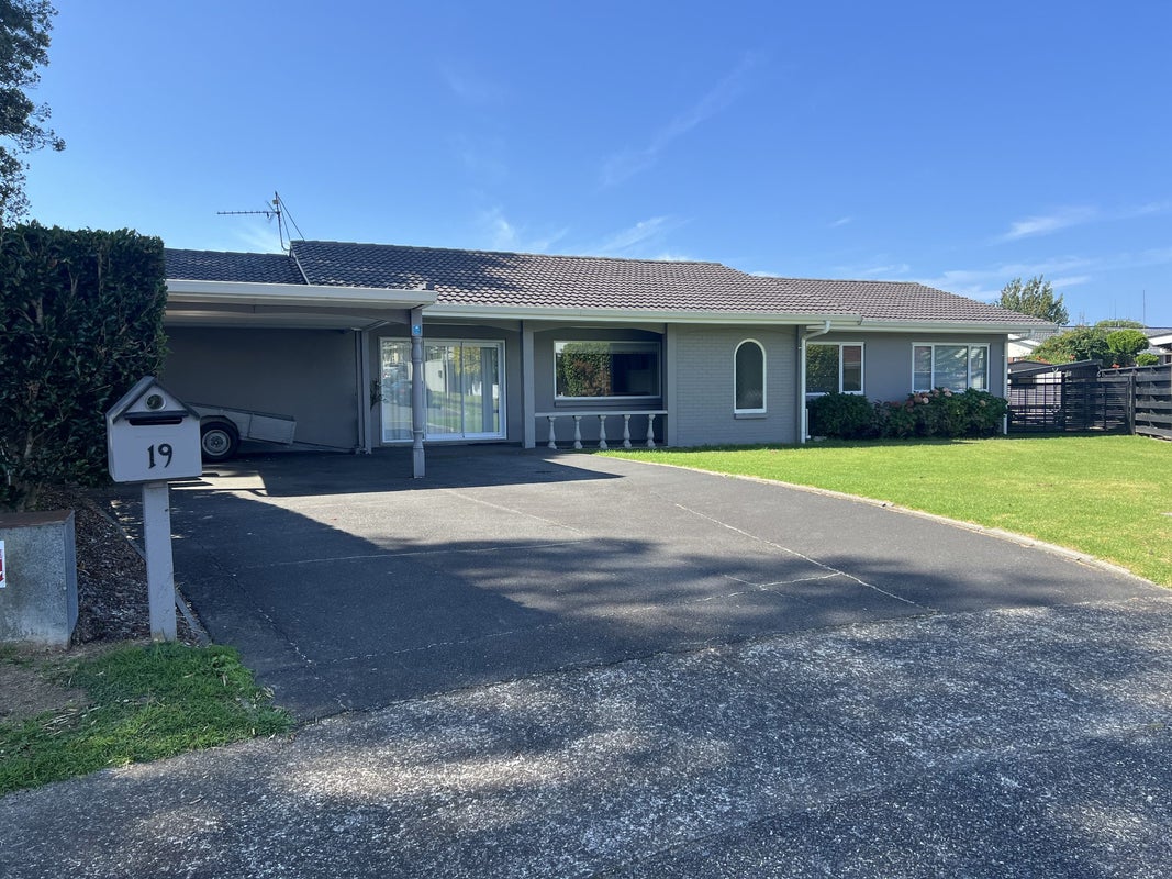 19 Linklater Avenue, Bellevue, Tauranga - Carousel 1