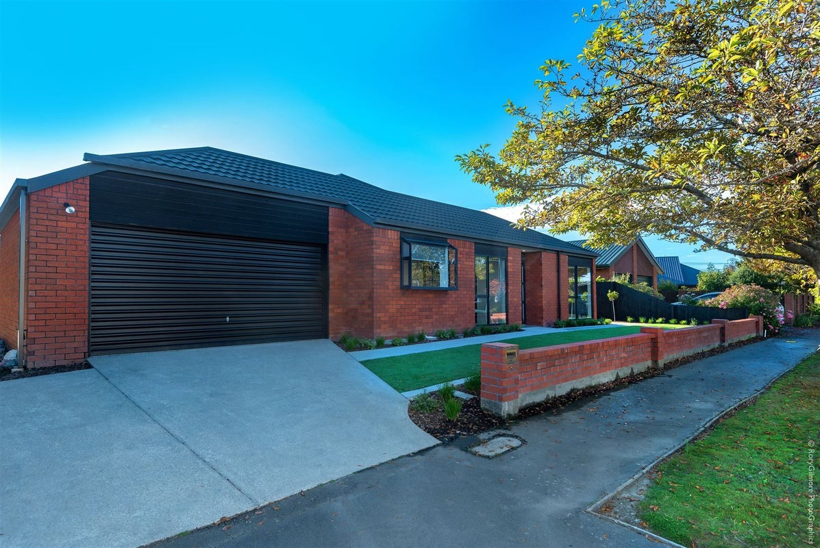 1/9 Claverley Gardens, Avonhead, Christchurch - Carousel 19
