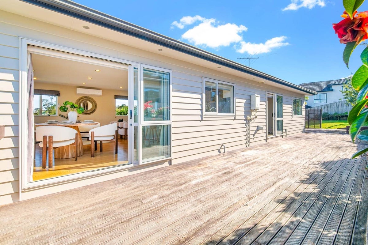 64 Travis View Drive, Fairview Heights, Auckland - Carousel 1