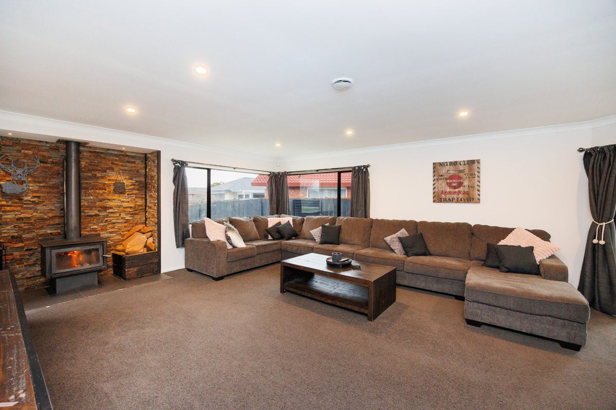 28 Jefferson Crescent, Milson, Palmerston North - Carousel 2
