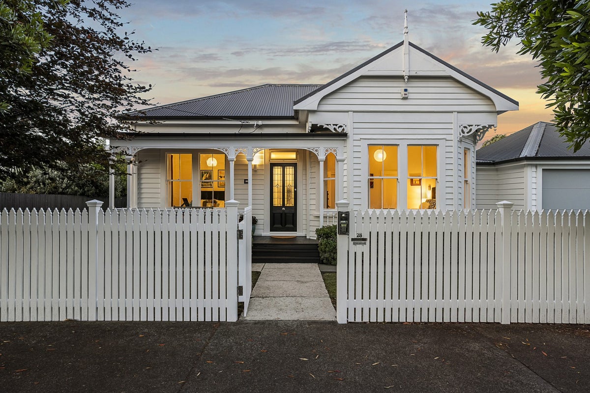 28 Royal Terrace, Sandringham, Auckland - Carousel 1