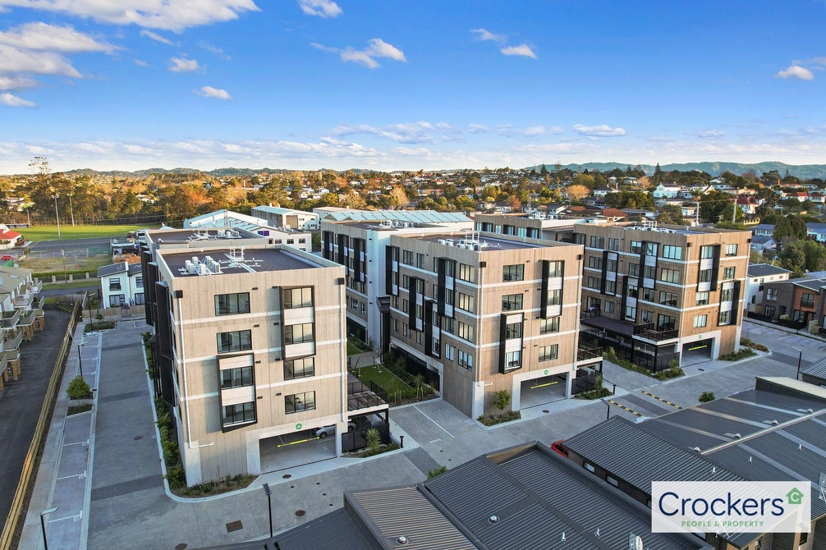 101/3 Rauemi Way, Te Atatu South, Auckland - Carousel 2