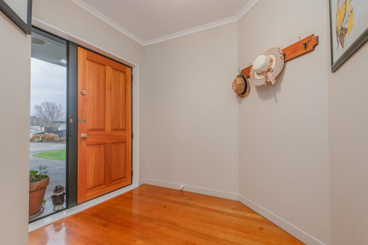 35 Jefferson Crescent, Milson, Palmerston North - Carousel 2