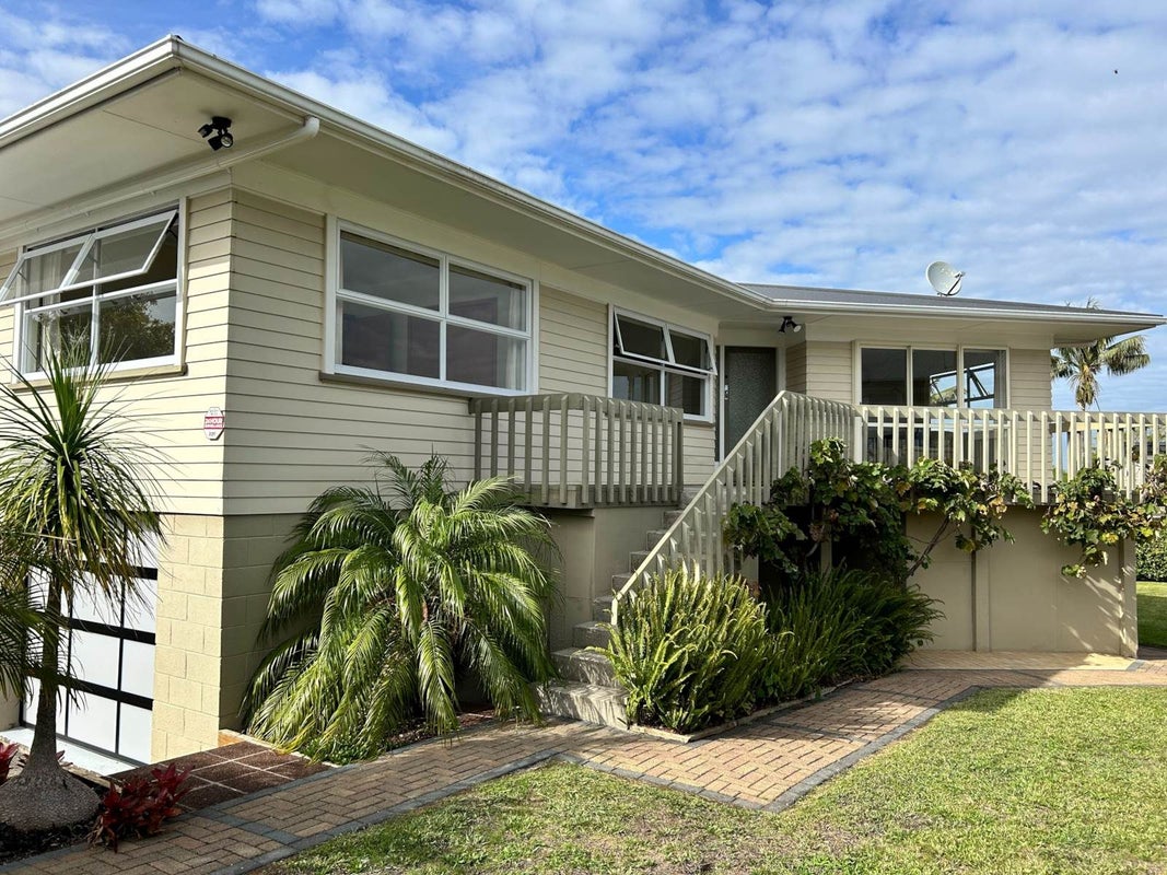 6 James Evans Drive, Northcote, Auckland - Carousel 2