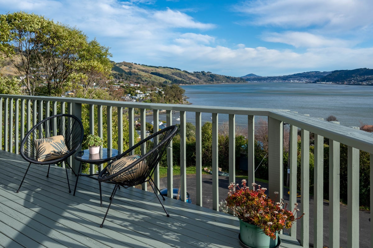 47 Wharfdale Street, Macandrew Bay, Dunedin - Carousel 1