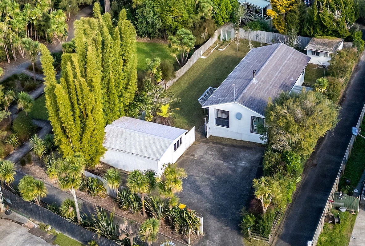 19 Benita Place, Sunnyvale, Auckland - Carousel 1