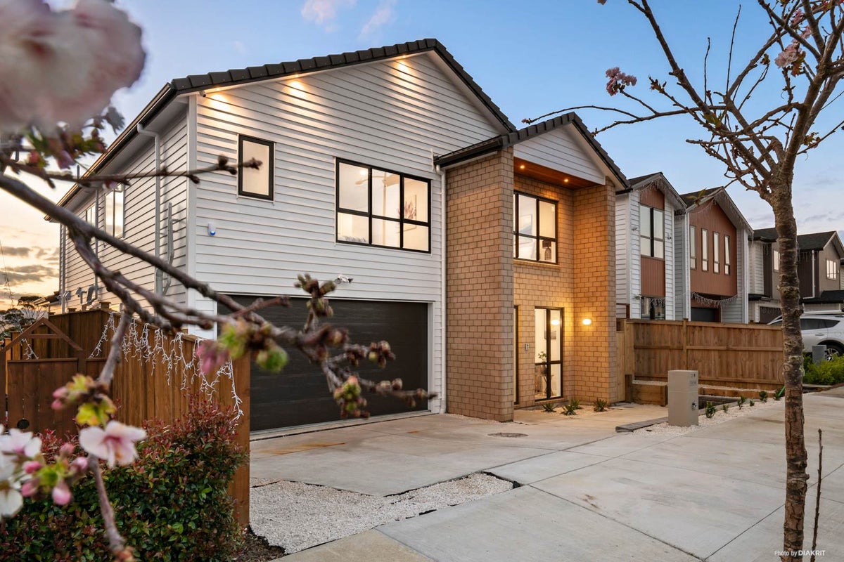 29 Paripari ST, Flat BUsh, Auckland - Carousel 1