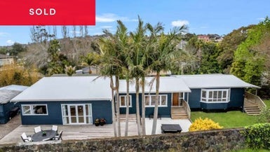 1 Melia Place, Stanmore Bay, Whangaparaoa - Carousel 1