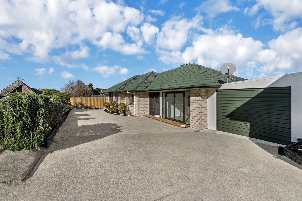 44A Evans Road, Weymouth, Auckland - Carousel 1