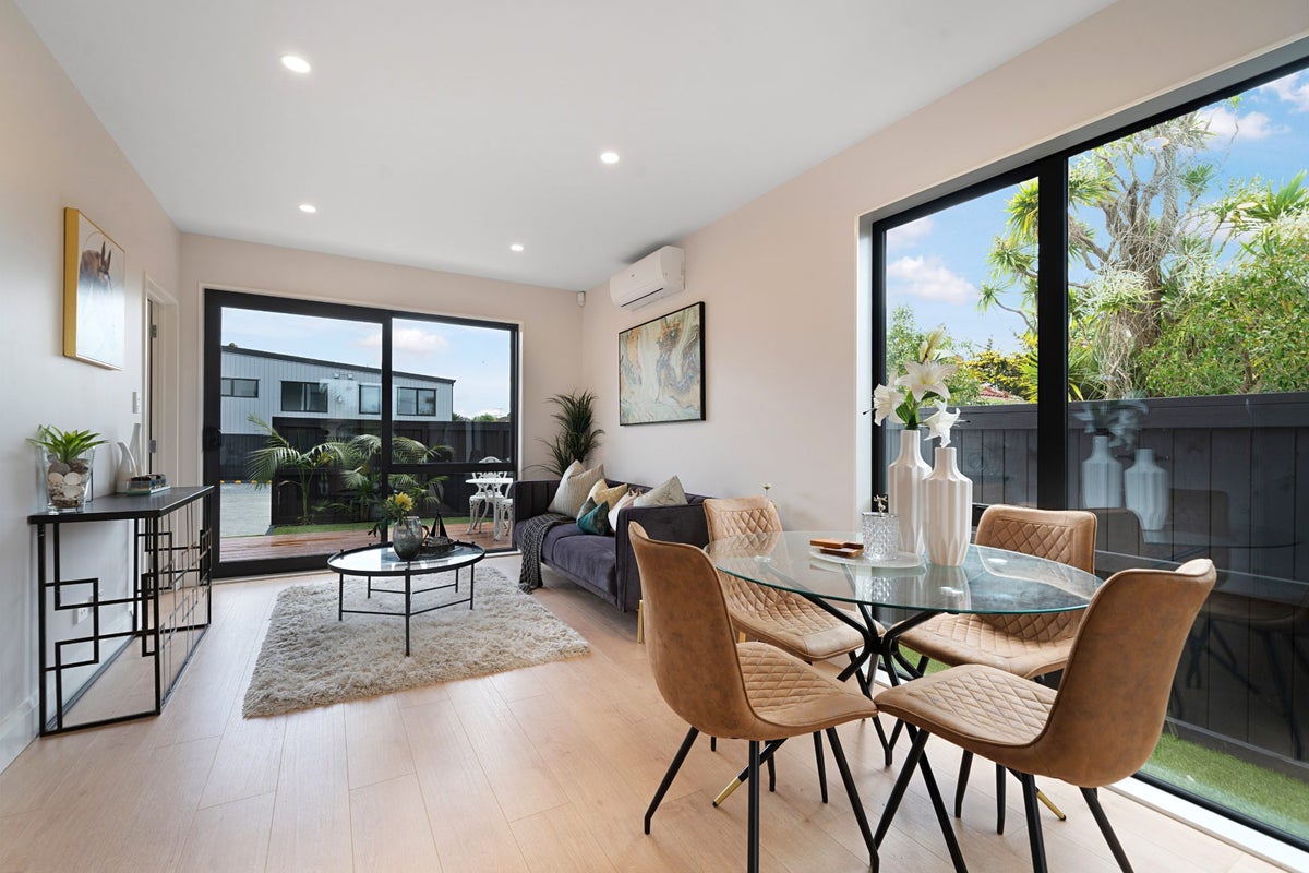 14 Akehurst Avenue, New Lynn, Auckland - Carousel 1