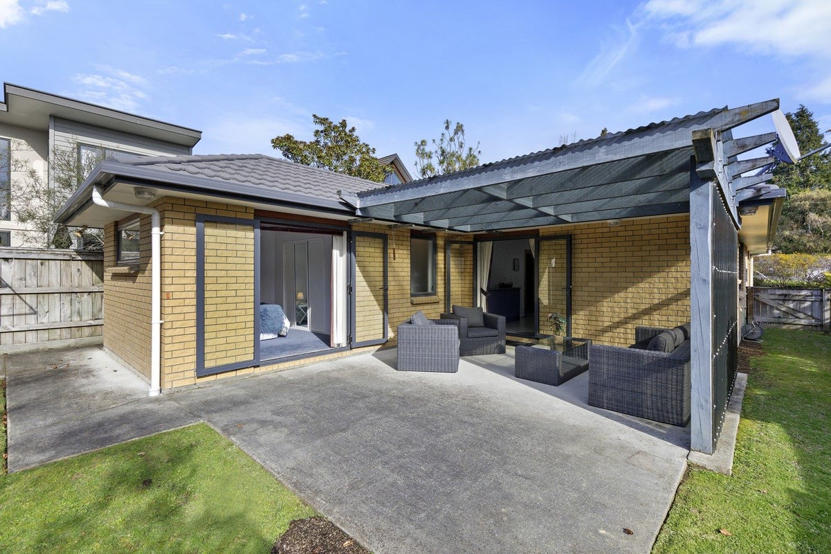 9 Gloucester Street, Silverstream, Upper Hutt - Carousel 2