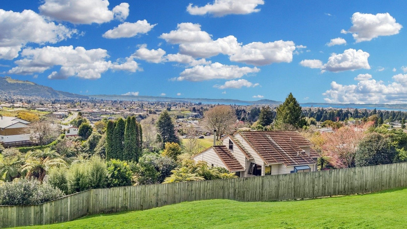 3A Haratua Place, Springfield, Rotorua - Carousel 1