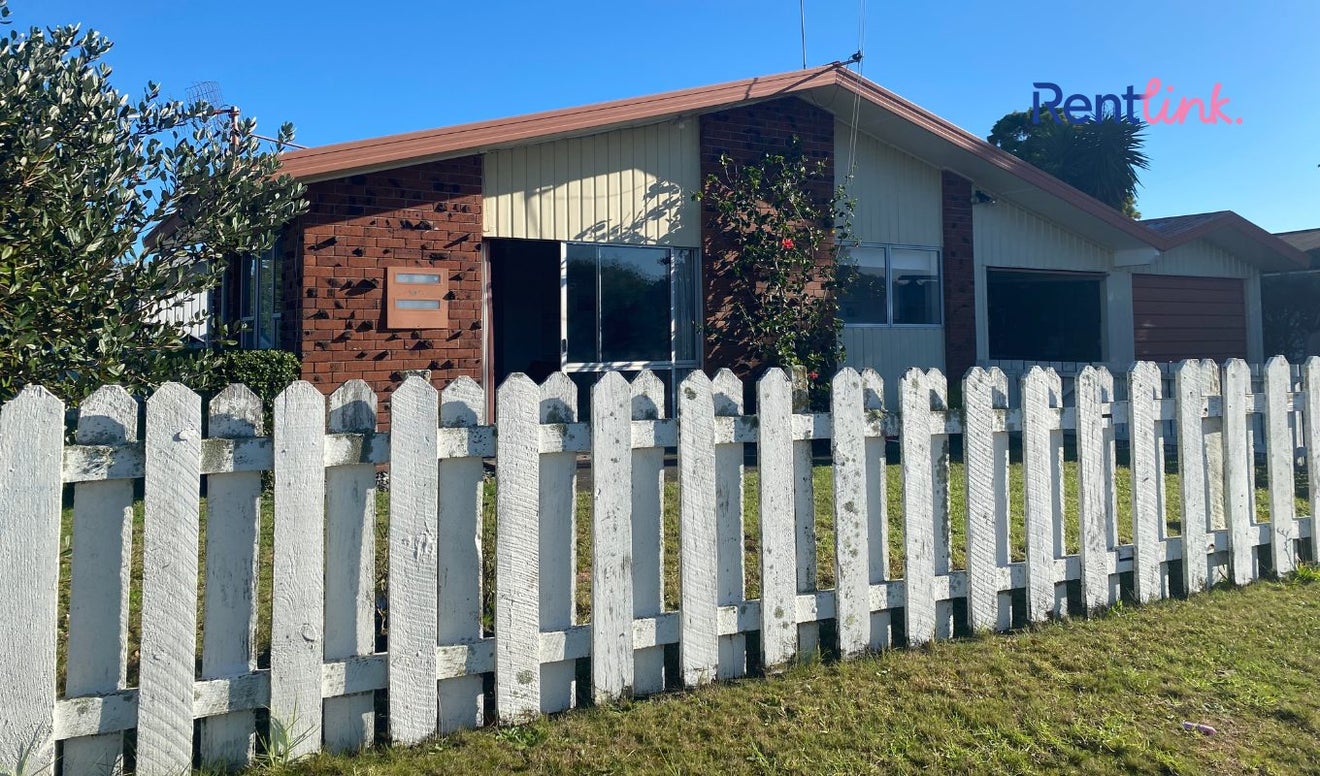 1 Seaspray Drive, Mount Maunganui, Mount Maunganui - Carousel 2