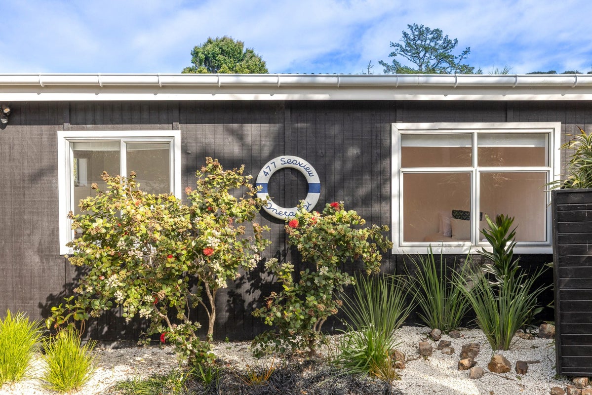 477 Sea View Road, Onetangi, Waiheke Island - Carousel 2