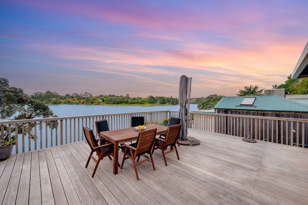 57 Pohutukawa Avenue, Shelly Park, Auckland - Carousel 2