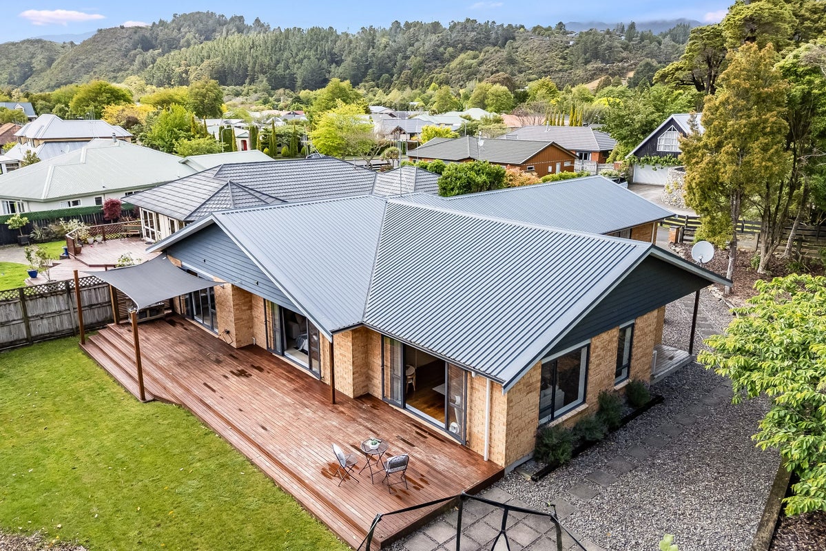 30 Carlow Grove, Birchville, Upper Hutt - Carousel 2
