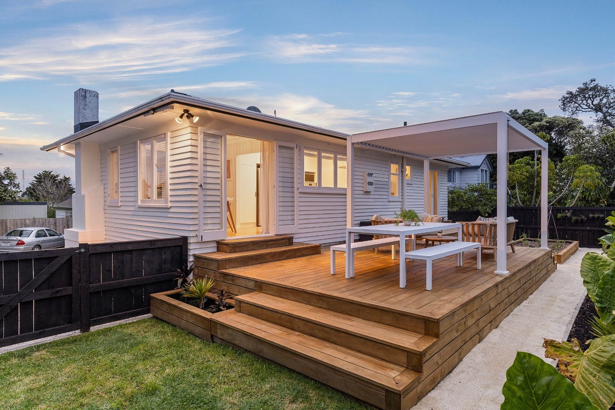 3/41 Colwill Road, Massey, Auckland - Carousel 1