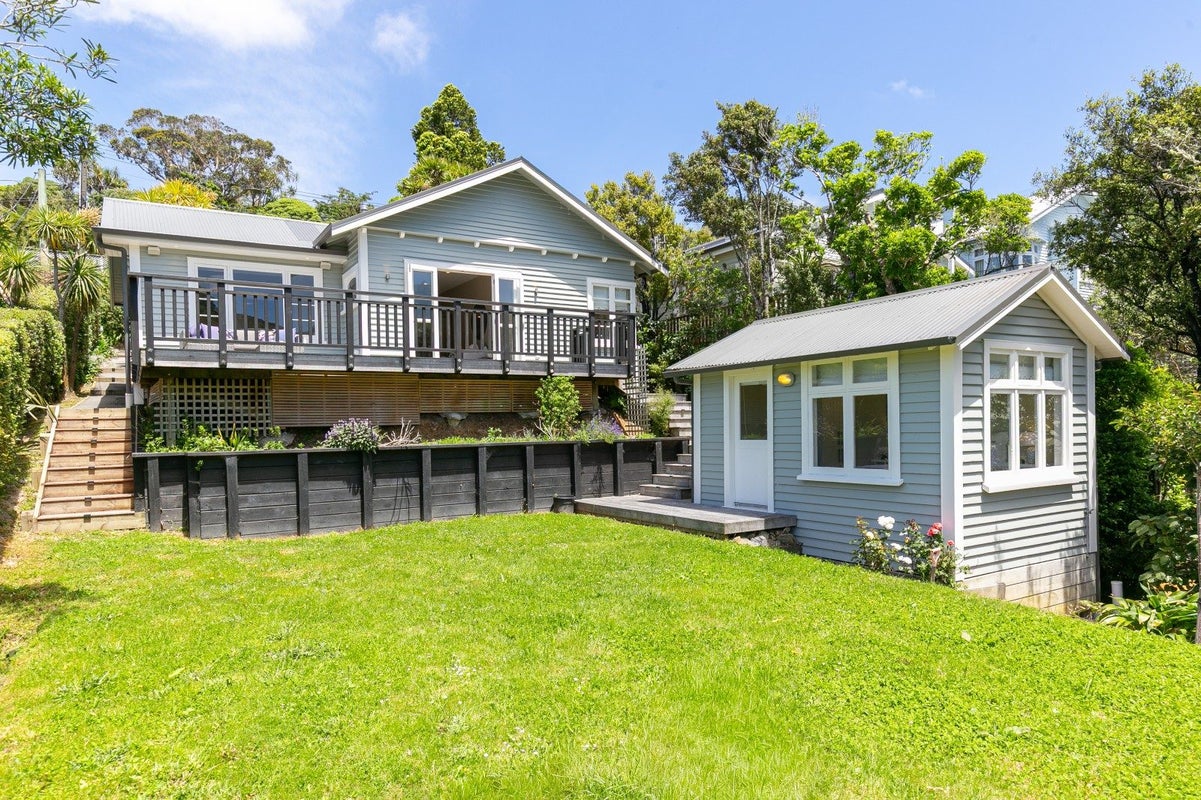 8 Makererua Street, Ngaio, Wellington - Carousel 1
