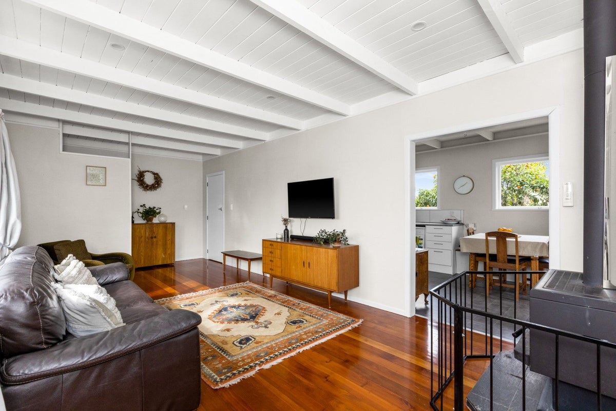 5 Foster Terrace, Onekawa, Napier - Carousel 2