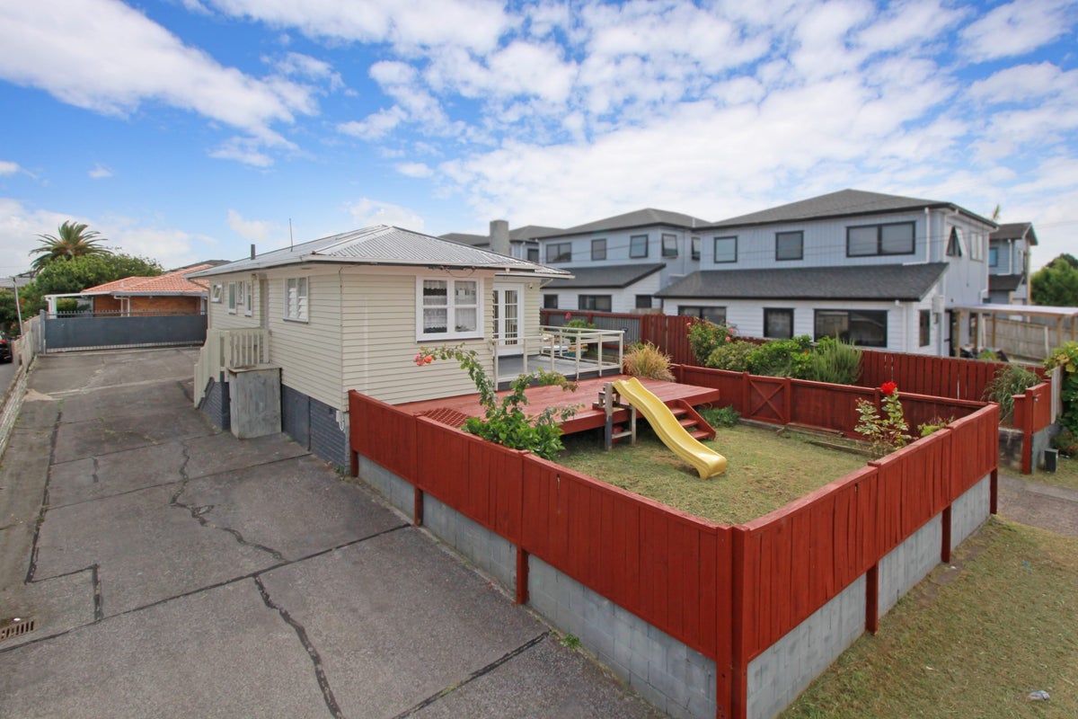 1/5 Esperanto Road, Papatoetoe, Auckland - Carousel 1